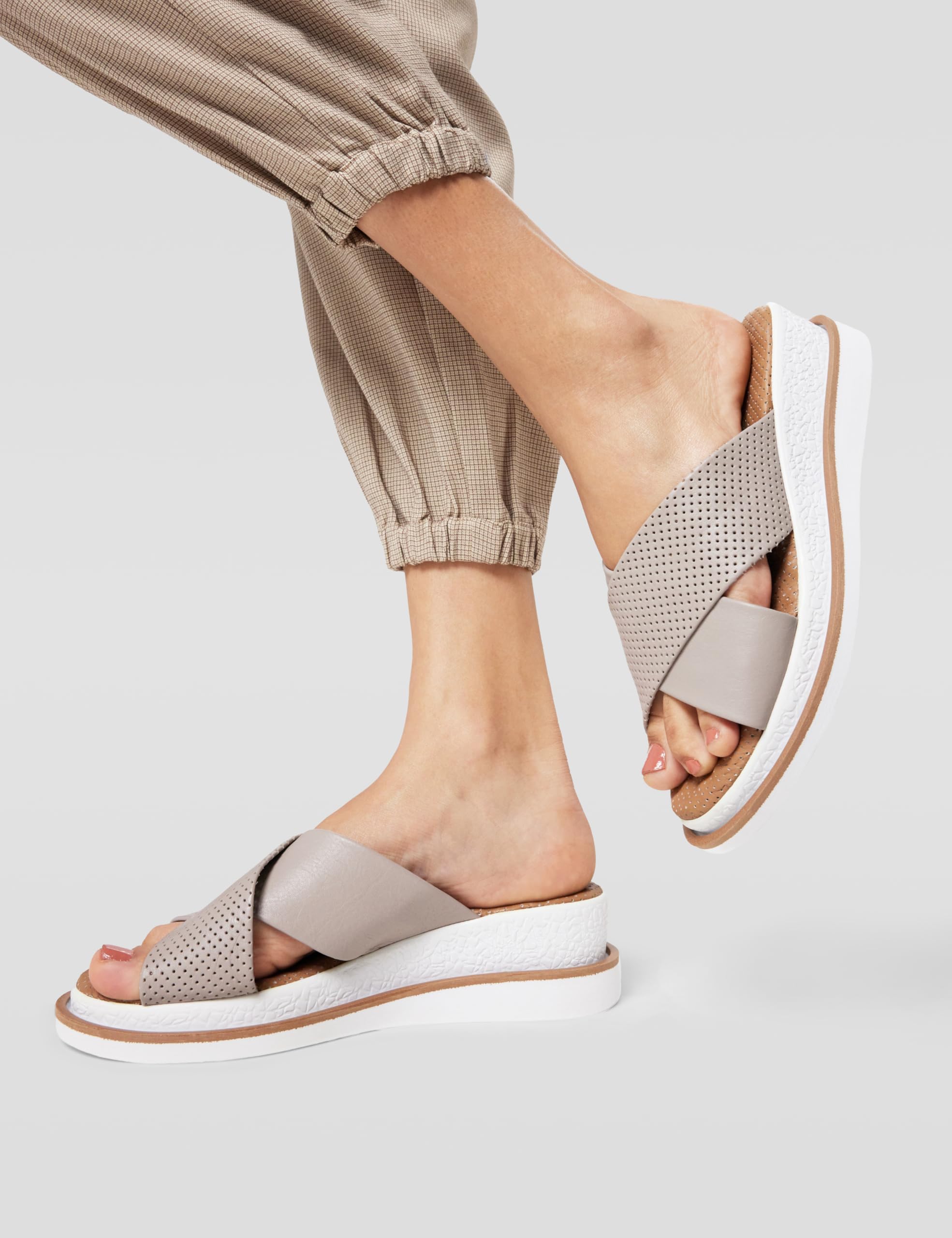 Woodland Women's Leather Slipper - Image 2